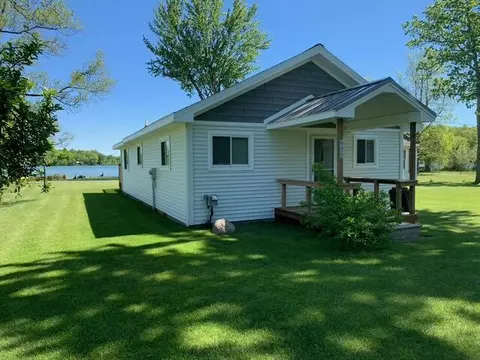 996 Lakeview, Brooklyn, MI 49230
