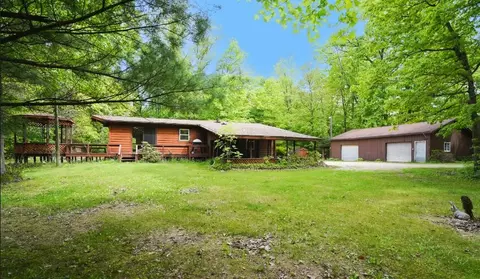 105 W 48th, Newaygo, MI 49337