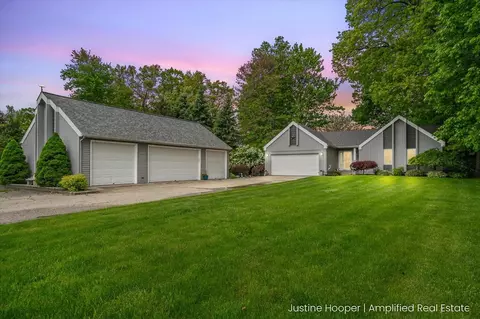 2732 Geneva Lk, Shelbyville, MI 49344