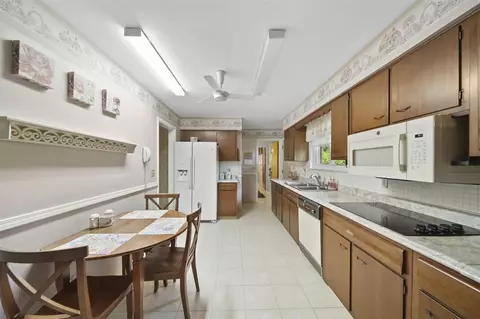 2074 Campbell, Jackson, MI 49202 photo 11