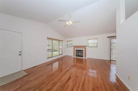 Living - 128 Commons, Saline, MI 48176 photo 4 of 5