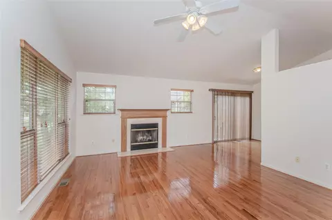 Living - 128 Commons, Saline, MI 48176 photo 3 of 5
