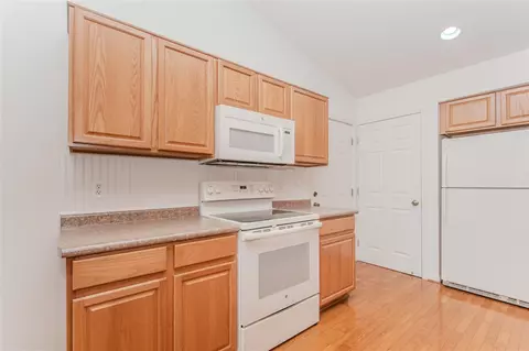 Kitchen - 128 Commons, Saline, MI 48176 photo 2 of 5