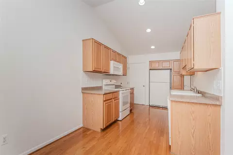 Kitchen - 128 Commons, Saline, MI 48176 photo 1 of 5
