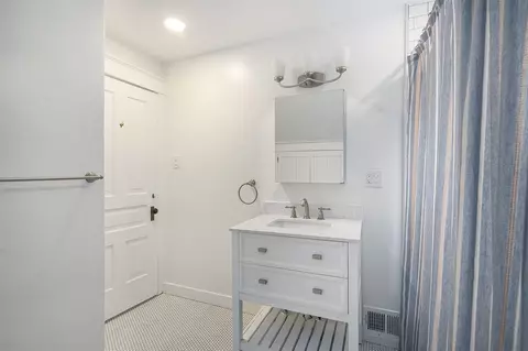 Bath - 3209 Springbrook, Ann Arbor, MI 48108 photo 3 of 4