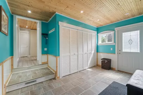 Entry Way - 3401 Stella, Jackson, MI 49201 photo 2 of 2