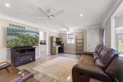 Living - 3401 Stella, Jackson, MI 49201 photo 2 of 2