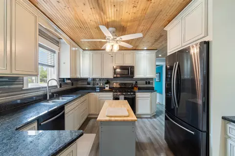 Kitchen - 3401 Stella, Jackson, MI 49201 photo 3 of 5