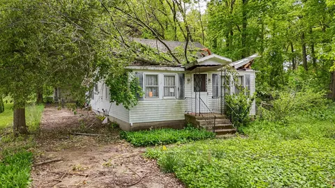 31889 W Lakeshore, Dowagiac, MI 49047
