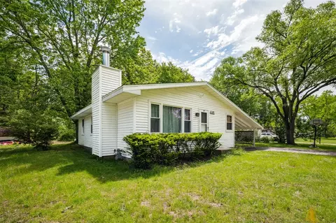 6185 N N Shr, Coloma, MI 49038