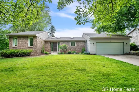 2155 Rolling Hls, Grand Rapids, MI 49546