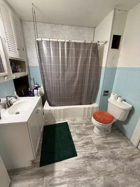 Bath - 816 Lincoln, Jackson, MI 49202 photo 1 of 2