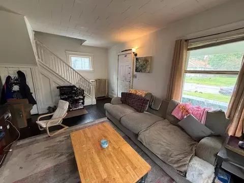 Living - 816 Lincoln, Jackson, MI 49202 photo 2 of 2