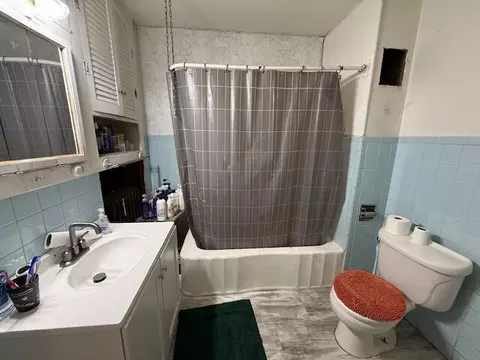 Bath - 816 Lincoln, Jackson, MI 49202 photo 2 of 2