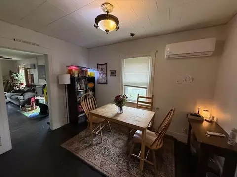 Dining - 816 Lincoln, Jackson, MI 49202 photo 1 of 1
