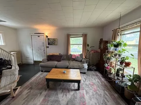 Living - 816 Lincoln, Jackson, MI 49202 photo 1 of 2
