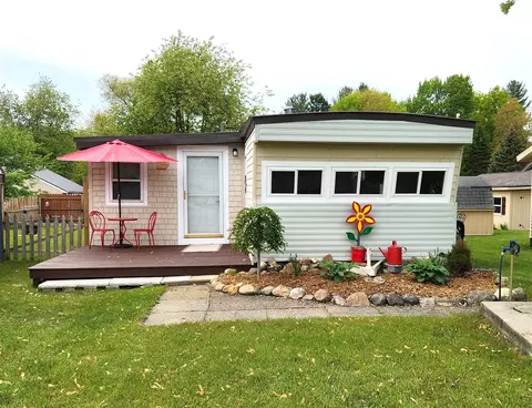 10438 Hunters, Lake, MI 48632