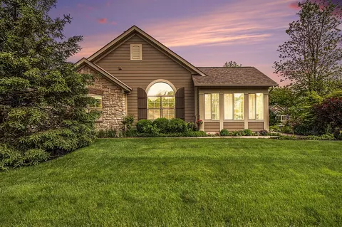 933 Bridge Crst, Ada, MI 49301