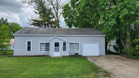 209 W W Pne, Edmore, MI 48829