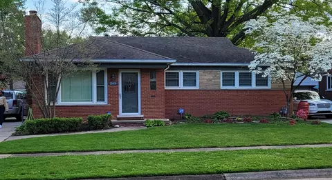 21406 Broadstone, Harper Woods, MI 48225