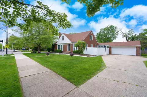 15501 E Jefferson, Grosse Pointe Park, MI 48230