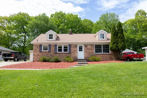 2153 Greenview, Wyoming, MI 49519