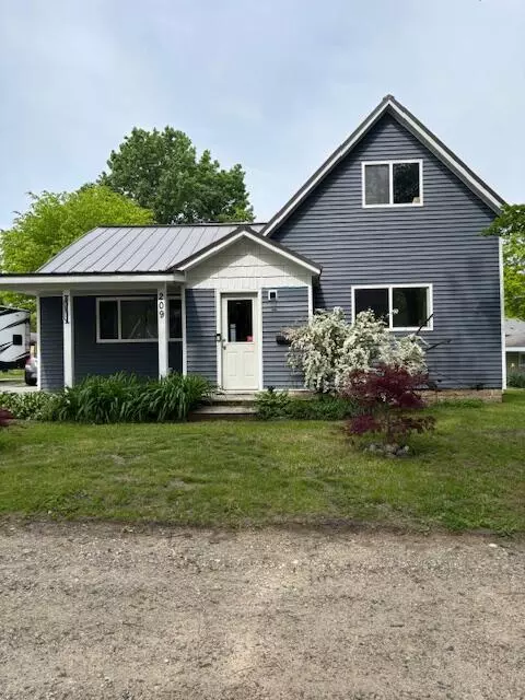 209 S S Lk, Fremont, MI 49412