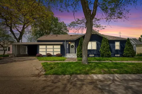 1223 Mohawk, Saint Joseph, MI 49085 photo 2