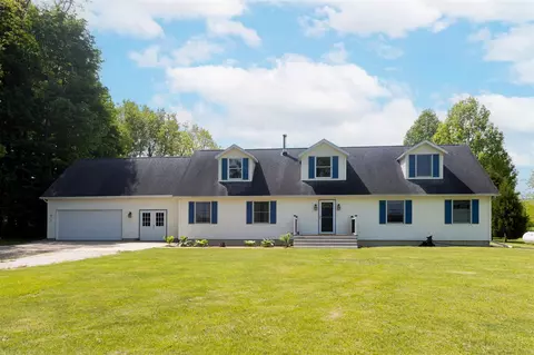 69433 County Road 376, Hartford, MI 49057