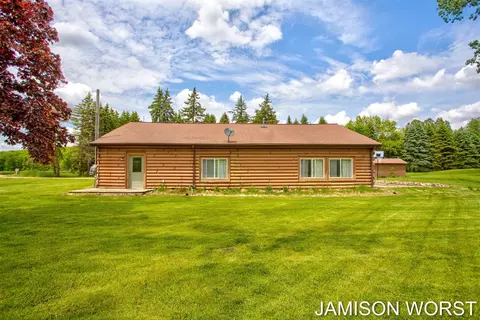 4403 4th, Caledonia, MI 49316
