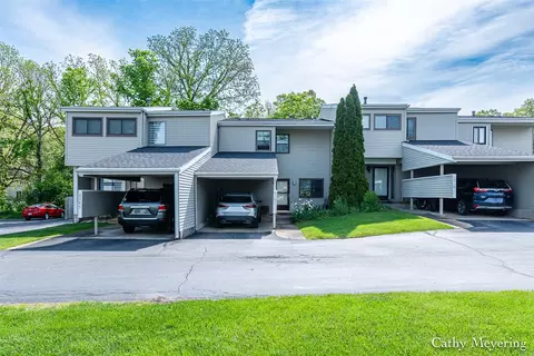 6387 Wainscot #102, Grand Rapids, MI 49546