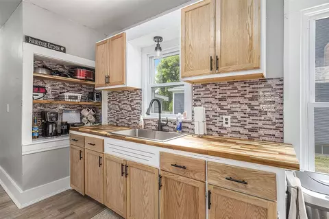 Kitchen - 49 S Arthur, Grant, MI 49327 photo 2 of 2