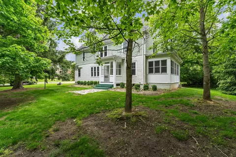 2486 Whitmore Lk, Ann Arbor, MI 48105