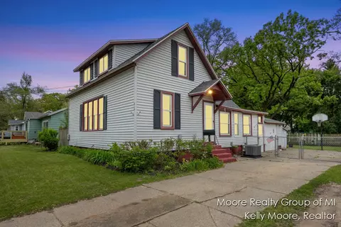607 E Coffren St, Greenville, MI 48838