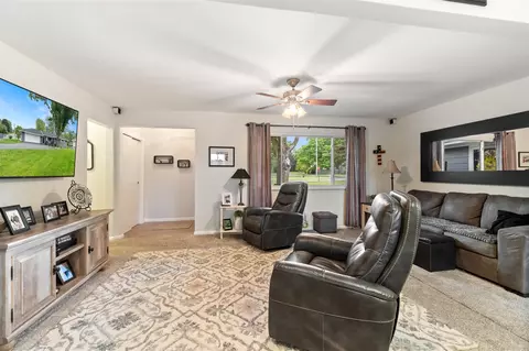 Living - 1403 Joseph, Jackson, MI 49202 photo 2 of 6
