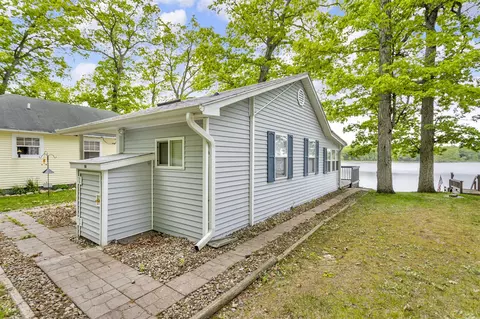Exterior - 5008 Schrah, Munith, MI 49259 photo 4 of 11
