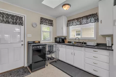 Kitchen - 5008 Schrah, Munith, MI 49259 photo 2 of 3