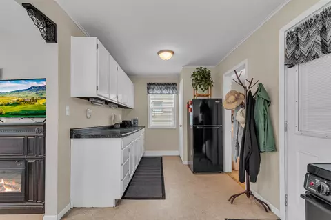 Kitchen - 5008 Schrah, Munith, MI 49259 photo 1 of 3