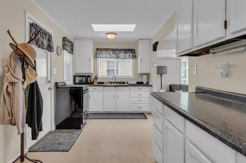 Kitchen - 5008 Schrah, Munith, MI 49259 photo 3 of 3