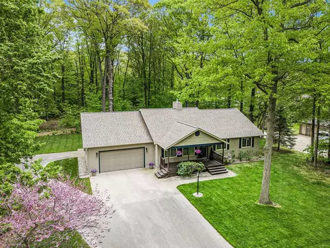 1892 Tall Oaks W, Ludington, MI 49431