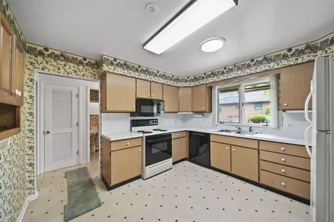 2108 Creglow, Jackson, MI 49203 photo 14