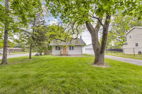 105 Renker, Lansing, MI 48917