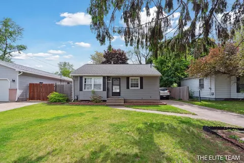 4542 Pinehurst, Grand Rapids, MI 49548