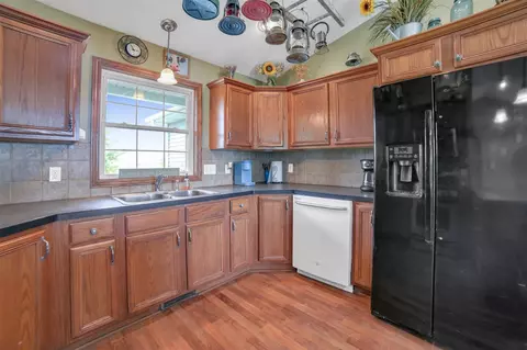 Kitchen - 2850 144th, Dorr, MI 49323 photo 5 of 5