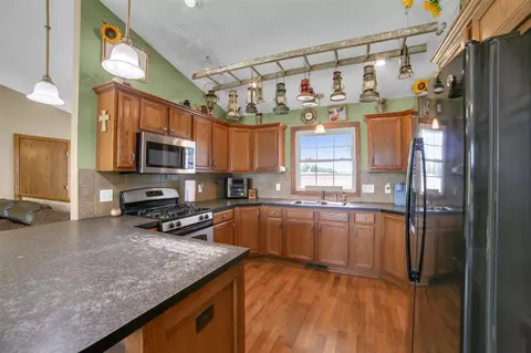 Kitchen - 2850 144th, Dorr, MI 49323 photo 2 of 5