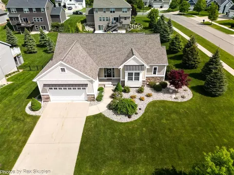 2501 Bridle, Belmont, MI 49306