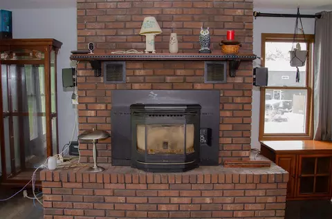 Living - 14888 E R, Scotts, MI 49088 photo 6 of 9