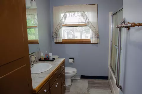 Bath - 14888 E R, Scotts, MI 49088 photo 1 of 4
