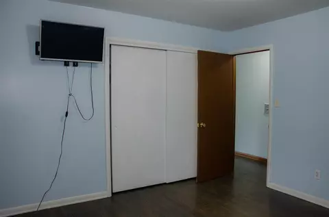 Bedroom - 14888 E R, Scotts, MI 49088 photo 2 of 13
