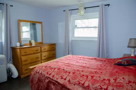 Bedroom - 14888 E R, Scotts, MI 49088 photo 5 of 13